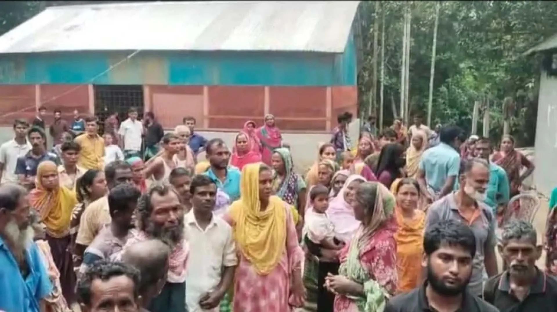 মাকে গলা কেটে হত্যা করলো ছেলে  